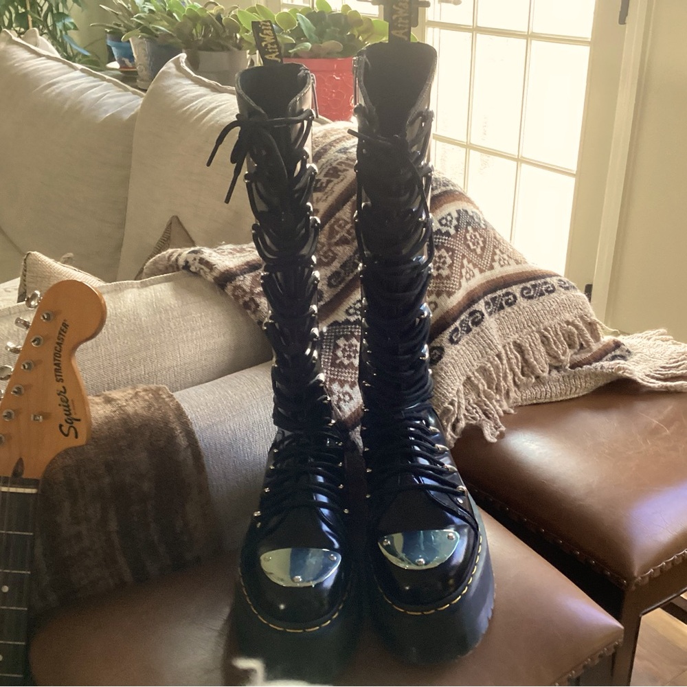 Dr. Martens 1B60 MAX LTT KNEE HIGH PLATFORM BOOT PRISTINE Size 9